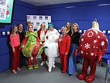 Жителям Новосибирска пообещали новогодний подарок за фото с елочной игрушкой