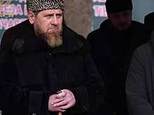 Кадыров появился на публике с тростью