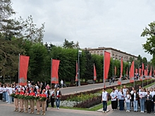 Участники фестиваля #ТриЧетыре торжественно прошли по центру Волгограда