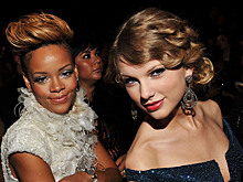 Тейлор Свифт догнала Рианну по количеству хитов