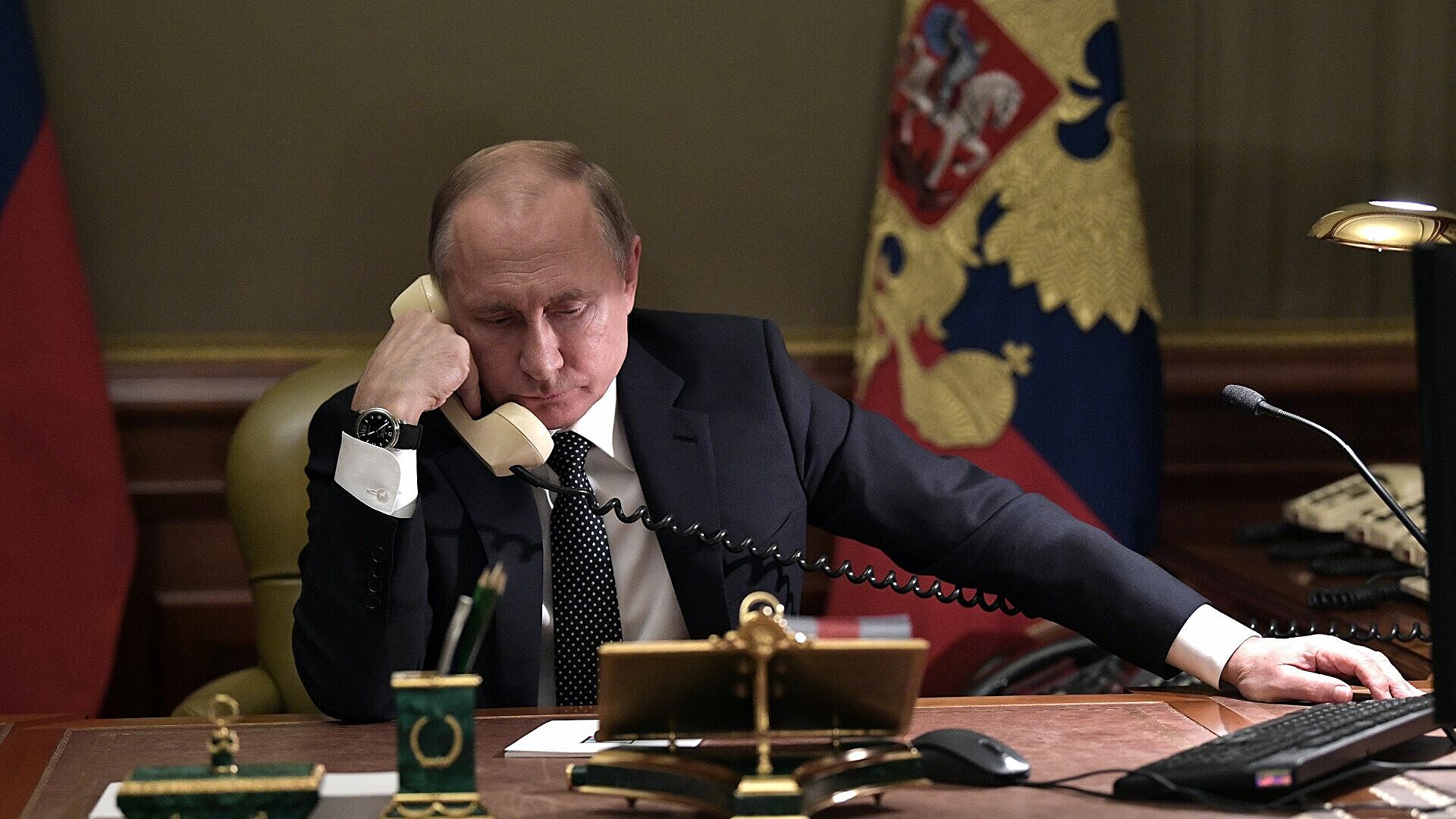 Беспорядки в Казахстане: Лукашенко позвонил Путину