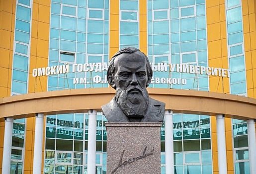 Памятник Достоевскому поставили в Омске до того, как горсовет дал на это разрешение
