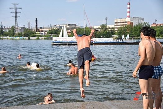 Развлечение подростков напугало жителей Нижневартовска: «Прыгают с обрыва в Обь»