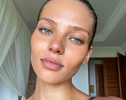 Кафельникова выложила фото в коротком топе