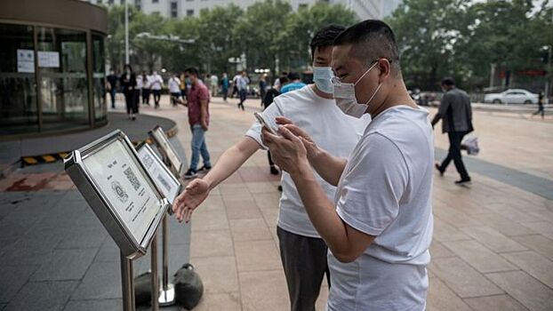Китай предложил обязать путешественников получать QR-коды с COVID-статусом