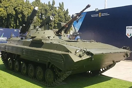 Российскую БМП-2 оснастили в Индии ПТУР и барражирующим боеприпасом ...
