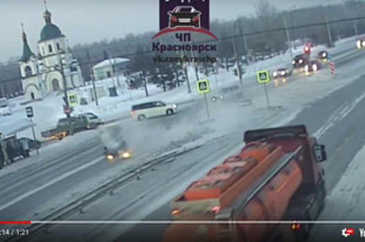 Водитель выжил в ДТП с «перевертышем» возле Бадалыка в Красноярске
