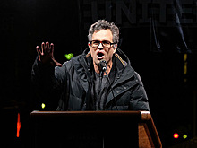 Актер из «Халка» возглавил ночную акцию против Трампа