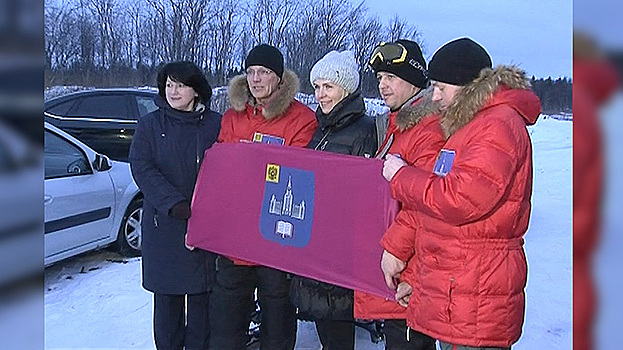 Трое путешественников из Мурманска отправились в арктическую экспедицию на снегоходах