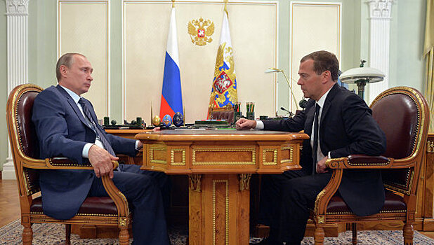 Путин и Медведев обсудили экономические вопросы