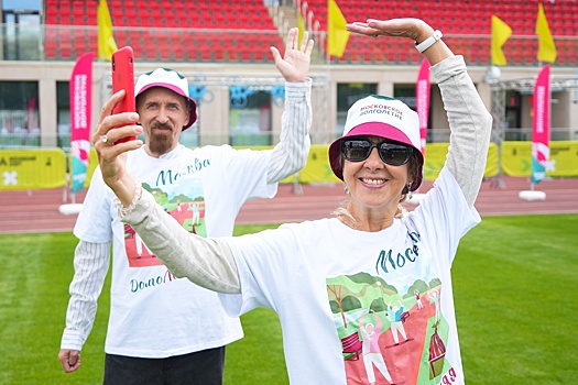 Участники "Московского долголетия" присоединились к зарядке в "Лужниках"