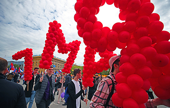 Россияне встречают Первомай