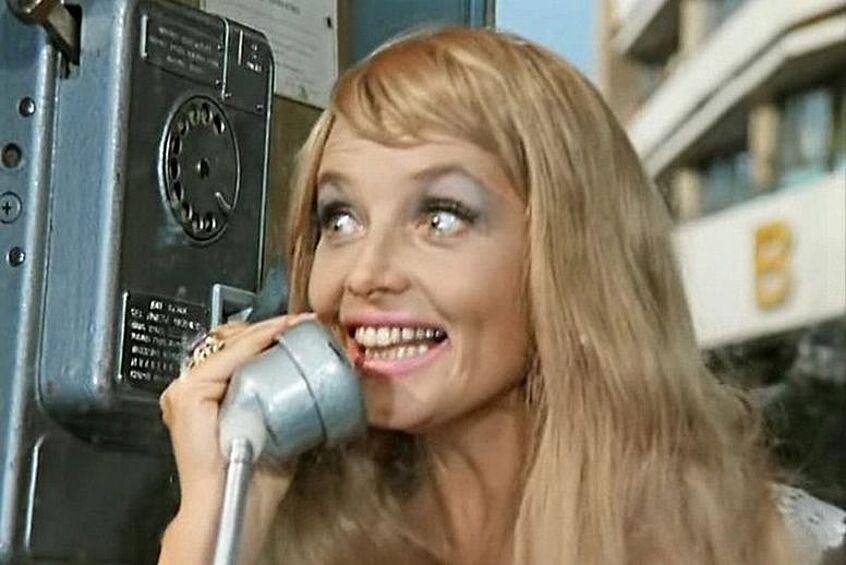 Наталья Кустинская. Одна из самых красивых актрис советского кинематографа, лишившись этой красоты из-за старения, лишилась и армии поклонников. Сама актриса не смогла перенести забвение – у нее начались проблемы с алкоголем, актрису мучили проблемы с суставами и диабет. 