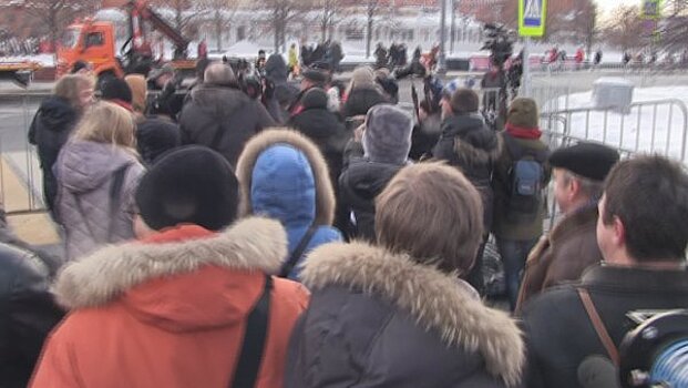 Появилось видео побега Грудинина от журналистов на митинге