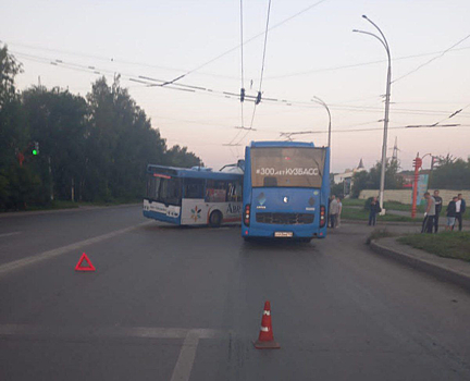 ГИБДД прокомментировала жесткое ДТП с автобусом и троллейбусом в Кемерове
