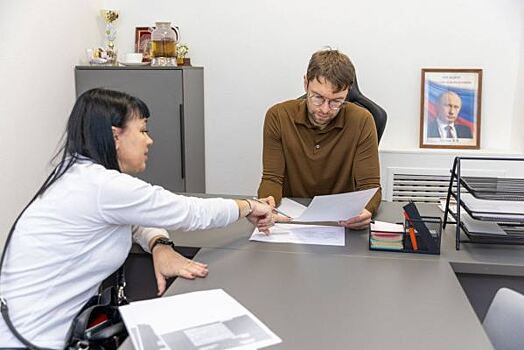 В Екатеринбурге депутат поможет вдове участника СВО получить «боевые деньги»