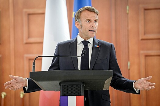 Галльский петух уже ощипан. Макрон вверг Францию в глубочайший кризис