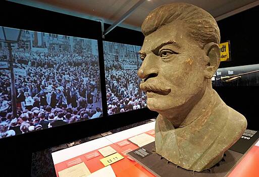 В РПЦ начали проверку из-за освящения памятника Сталину