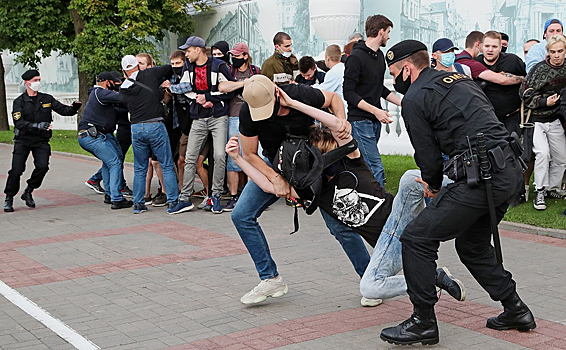 В Минске начали задерживать людей