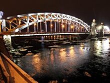 В ночь на пятницу 13-е в Петербурге разведут Дворцовый и Гренадерский мосты
