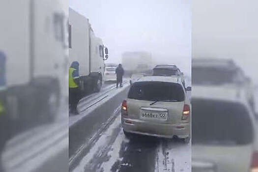 Число столкнувшихся в Алтайском крае автомобилей выросло до 29