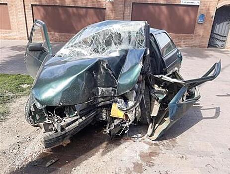 Водитель "двенадцатой" въехал в столб на ул. Ново-Садовой и погиб