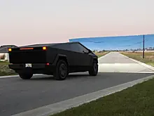 На автомобиле Tesla снова попробовали врезаться в фальшивую стену