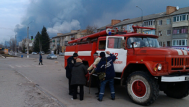 Взрывы снарядов на складе в Харьковской области продолжаются