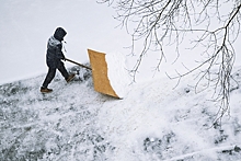 Активисты помогли убрать снег на территории московской больницы