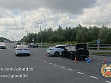 На подъезде к Храброво две легковушки не поделили поворот, есть пострадавший