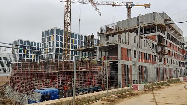 Завершается возведение монолита нового корпуса лучевой терапии больницы в Коммунарке
