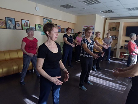 В секцию китайской гимнастики цигун приглашают пенсионеров из Новогиреева