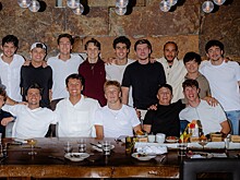 Гонщики "Формулы-1" собрались на совместный ужин