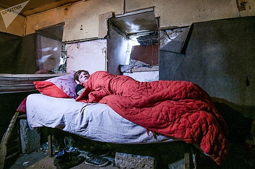 Затянувшиеся холода вынудили бездомных искать ночлег на территории частных домовладений