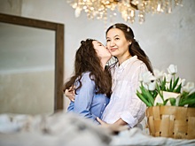 "Я всё время держала её за руку". История омички Оли Гусарь, девочки с редким заболеванием "энцефалит Расмуссена"