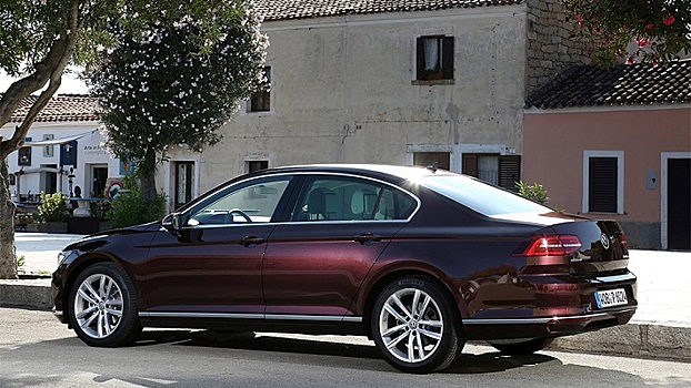 Названы комплектации и цены VW Passat для России
