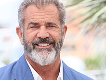 Мэл Гибсон снимется в боевике с Эйсой Гонсалес и Чарли Ханнэмом