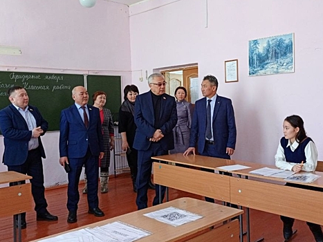 ​Сенатор РФ Баир Жамсуев посетил Дульдургинский район
