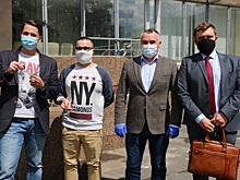 Троим врачам из орских больниц вручили ключи от новых квартир