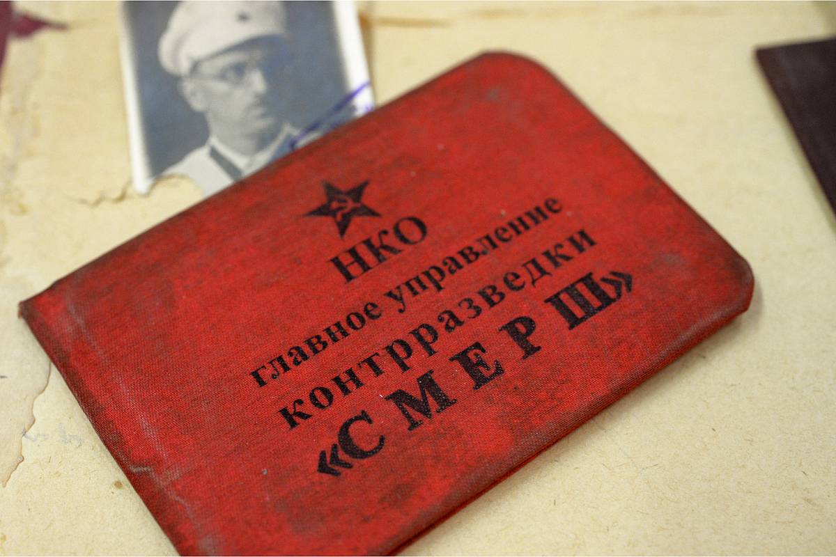 ФСБ рассекретила особую папку военной контрразведки Смерш для Сталина