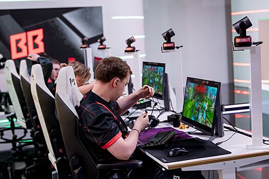Игрок BetBoom Team разбил клавиатуру после выхода в плей-офф The International
