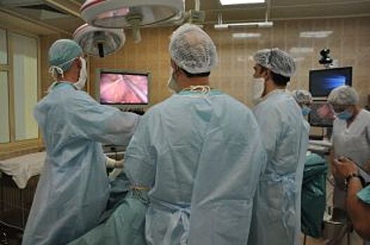 Сосудистые хирурги ОКБ провели сложную операцию и спасли рязанца
