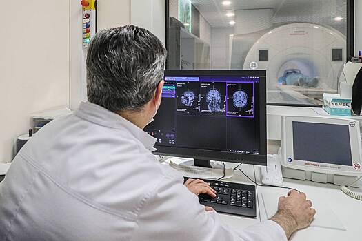 Врач перечислил симптомы рака носоглотки