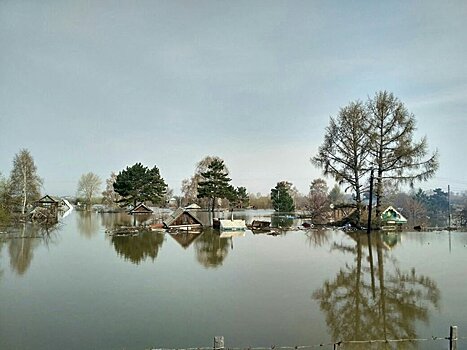 Паводковые будни в СКО: укрепление дамб, откачка воды, переправа людей