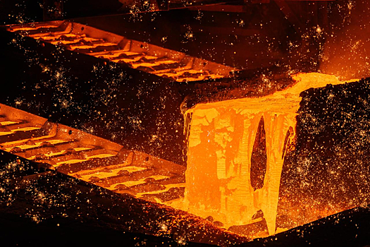 Новые разливочные для чугуна, "Эйфелева башня" и хайтек-рельсы: чем живет и дышит металлургический комбинат в Новокузнецке