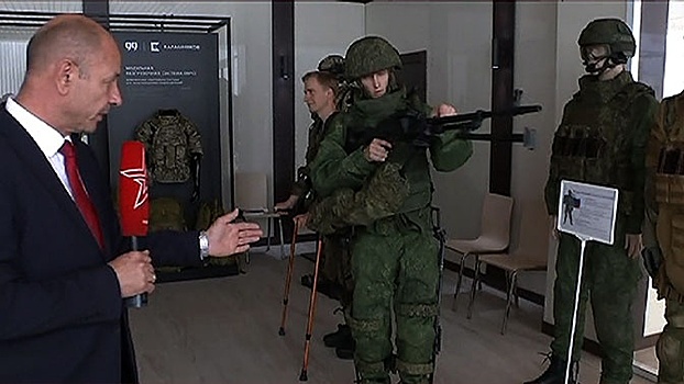В технополисе «Эра» представили экзоскелет для экипировки российских солдат будущего
