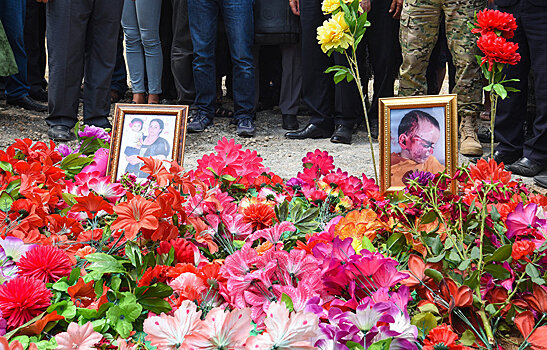 Азербайджанские парламентарии - на месте гибели двухлетней Захры