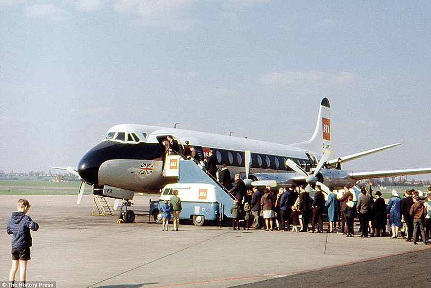 После войны поршневые самолеты уступили место в небе реактивным и турбовинтовым самолетам. Первые использовались на дальних дистанциях, а роль ближне- и среднемагистральных взяли на себя самолеты с газовыми турбинами. Первым таким самолетом стал британский Vickers Viscount, выпускавшийся с 1948-го по 1963 годы. Viscount свой первый рейс он совершил в 1953 году, а последний — в 2009 году