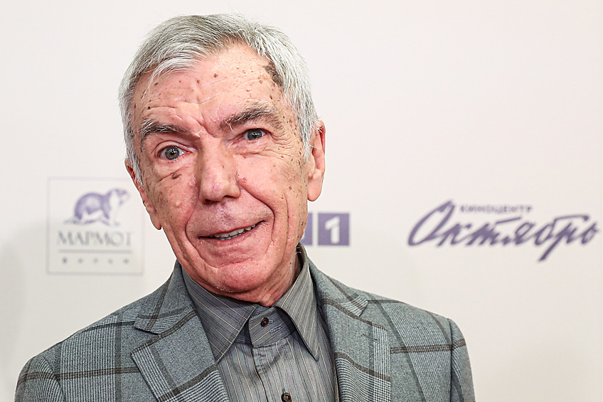 4 ноября скончался российский актер и телеведущий Юрий Николаев. Причиной смерти звезды «Утренней почты» стали осложнения, вызванные раком легких. 