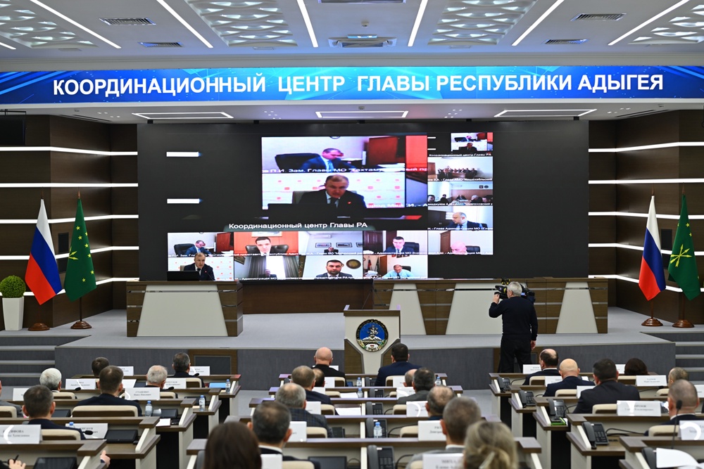 Глава Адыгеи провел планерное совещание Кабинета министров РА
